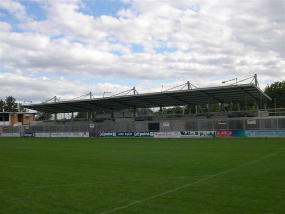 Fußballstadion Überdachung in Schwieberdingen bei Ludwigsburg mit Sandwichdach